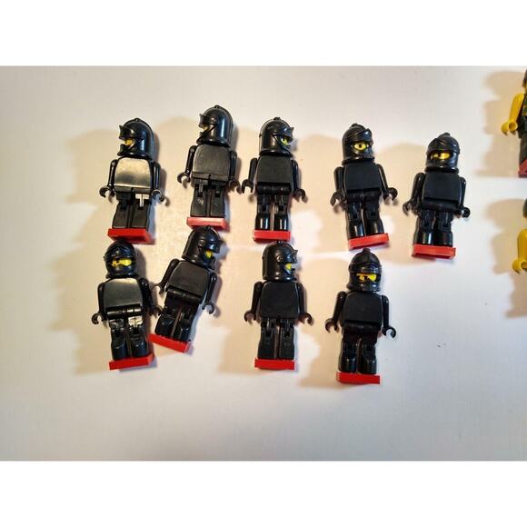 Lot of 28 Vintage Blockhead Plastic Robot Soldier Hard Plastic Figures Movable + - Picture 10 of 10